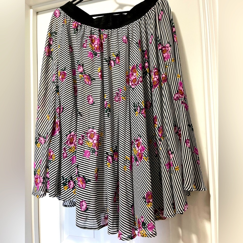 Barely worn torrid floral black and white striped skirt excellent condition